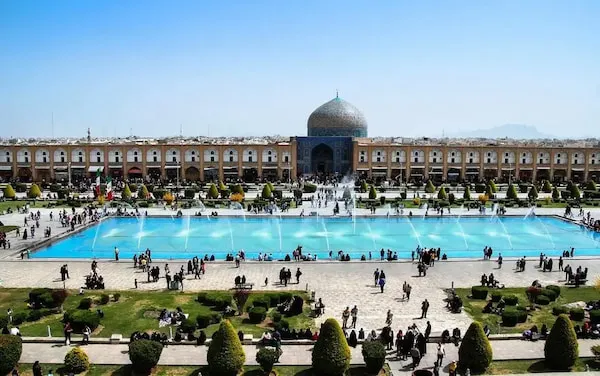 سفر خانوادگی ۴ نفره به اصفهان با راهنمای محلی